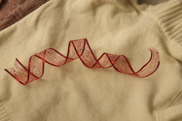 ręczny haft na bluzie